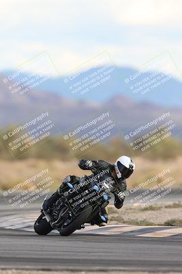 media/Nov-16-2025-Race Pace (Sun) [[8c5fa54630]]/Non Verified Riders (1st 20 Minutes)/5-Turn 15 (110pm)/